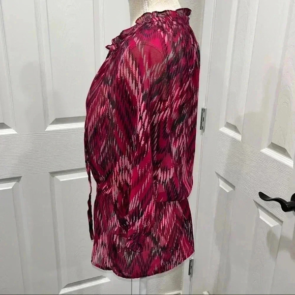 Banana Republic Sheer Chevron Colorful Cinched waist Shirt ❤️ - Picture 3 of 5